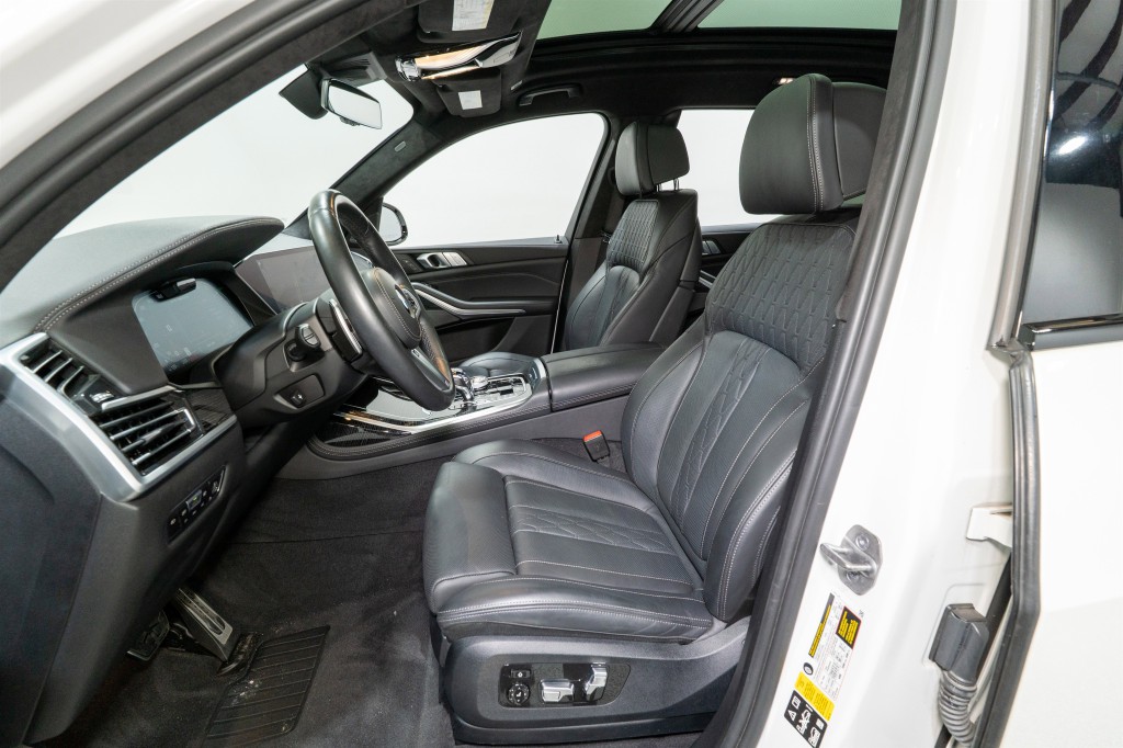 2022 BMW X7 Image 17