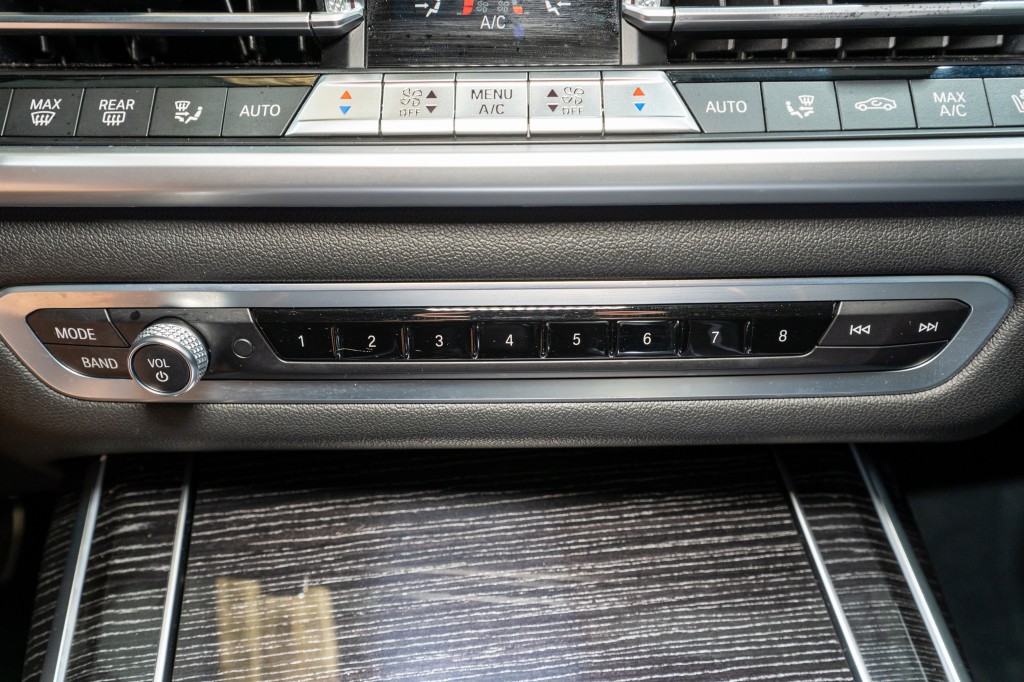 2022 BMW X7 Image 25