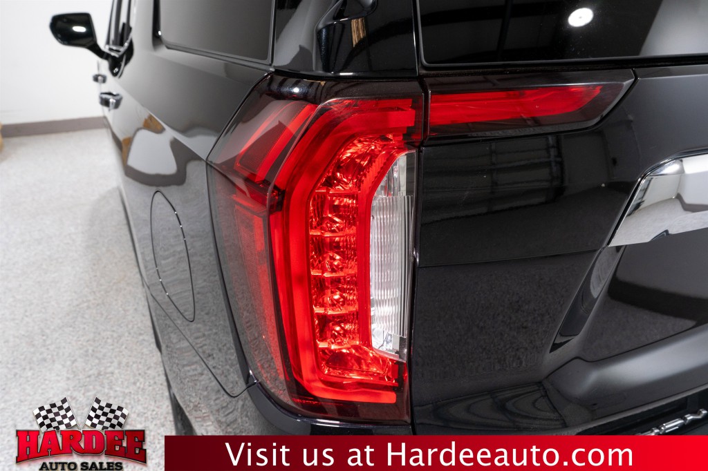 2023 GMC Yukon Image 9