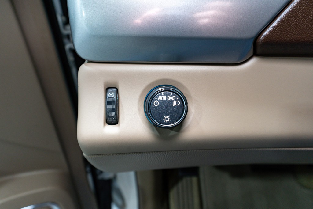 2018 Chevrolet Suburban Image 30