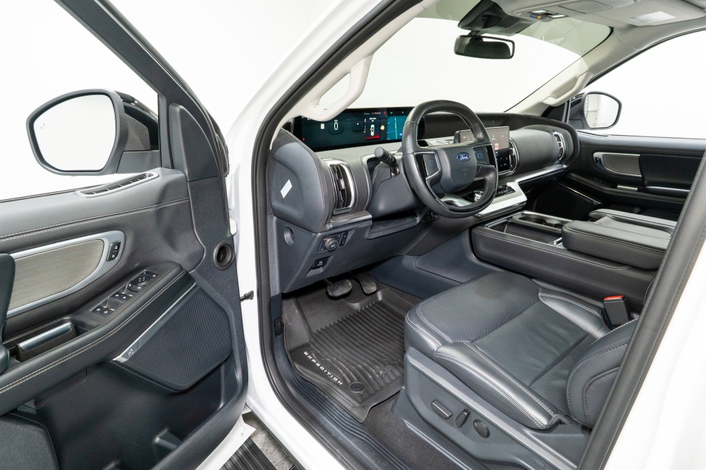2025 Ford Expedition Image 13