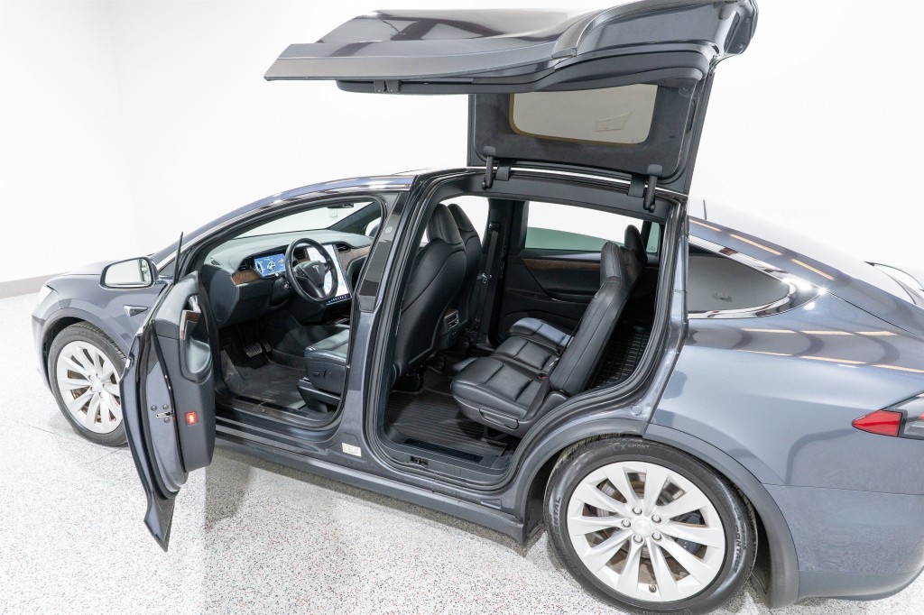 2020 Tesla Model X Image 12