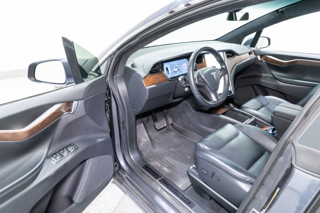 2020 Tesla Model X Image 13