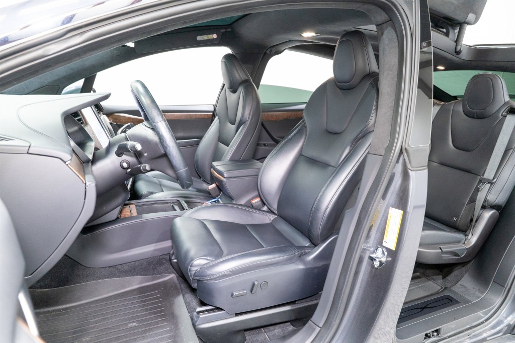 2020 Tesla Model X Image 15