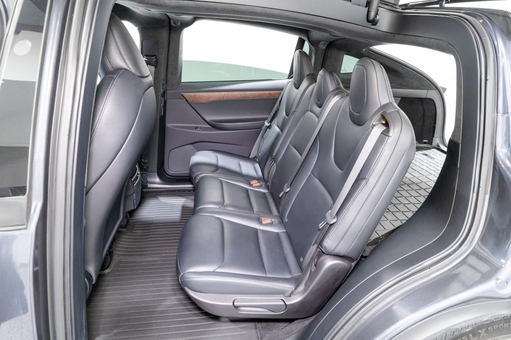 2020 Tesla Model X Image 29