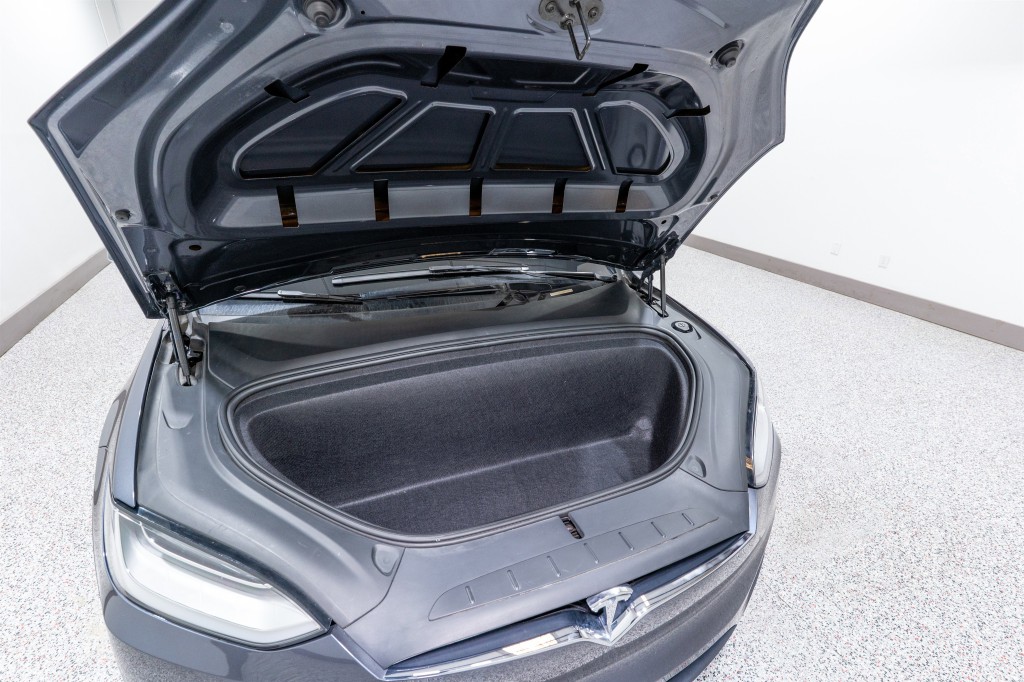 2020 Tesla Model X Image 31