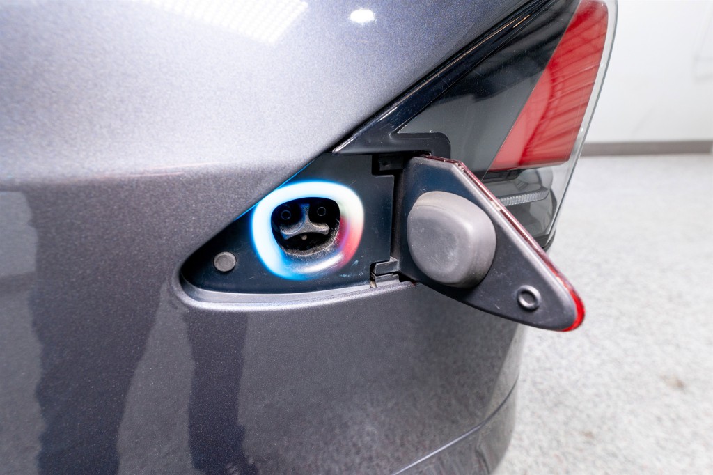 2020 Tesla Model X Image 32