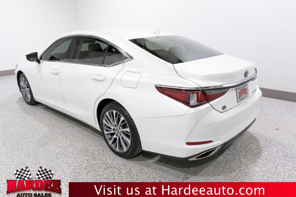 2019 Lexus ES Image 3