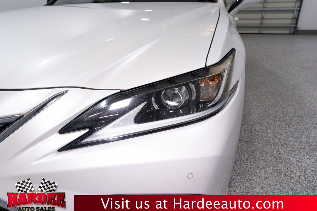 2019 Lexus ES Image 8