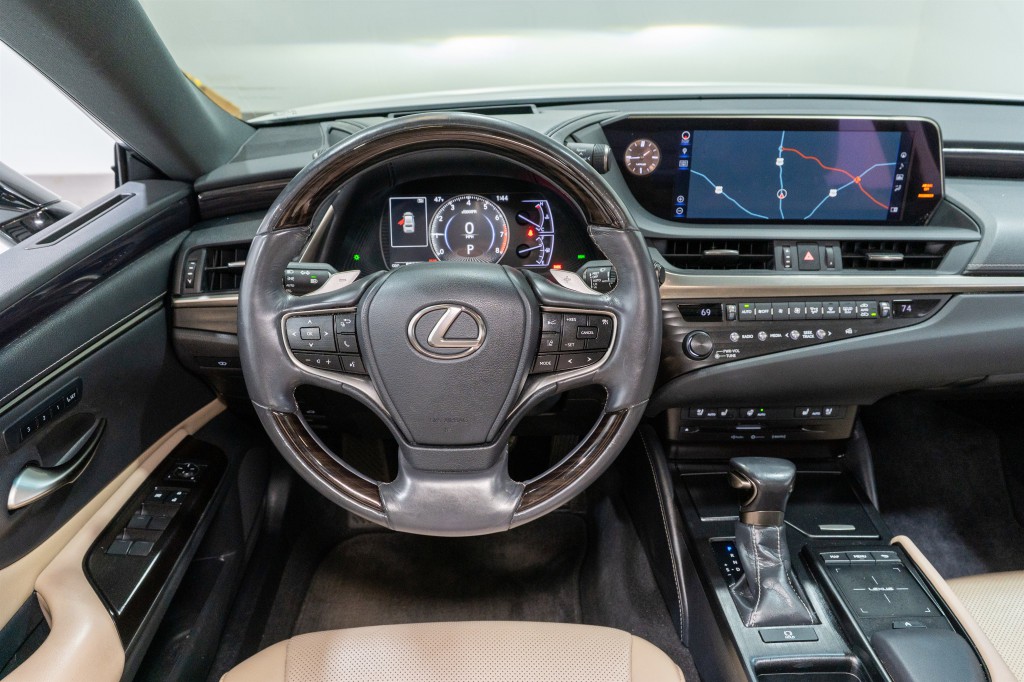 2019 Lexus ES Image 11