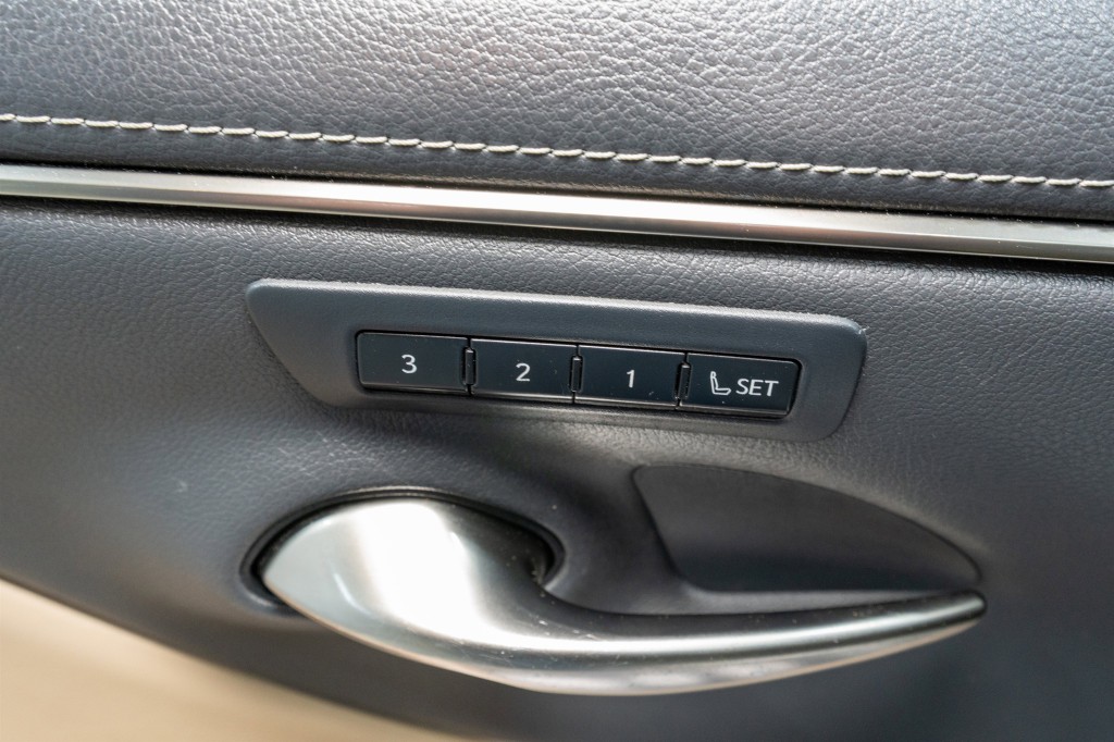 2019 Lexus ES Image 14