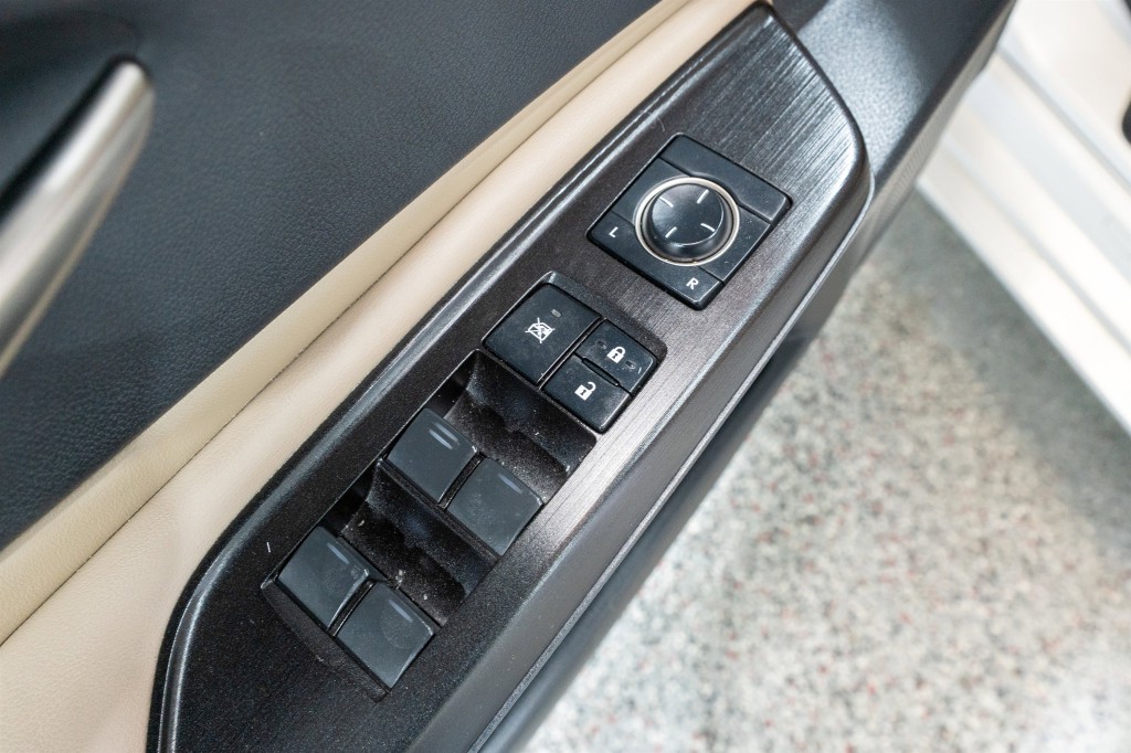 2019 Lexus ES Image 15