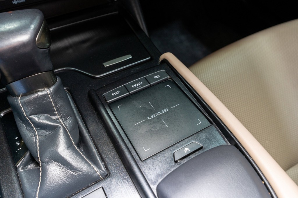 2019 Lexus ES Image 26