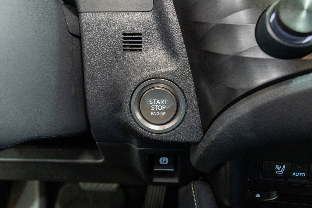 2019 Lexus ES Image 28