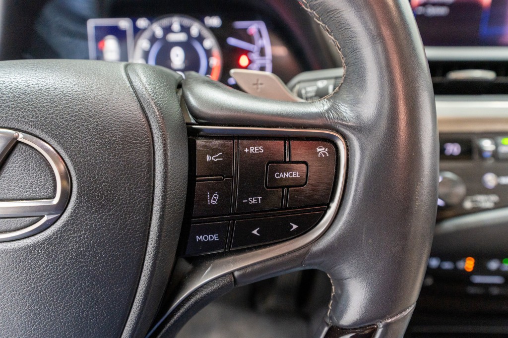 2019 Lexus ES Image 30