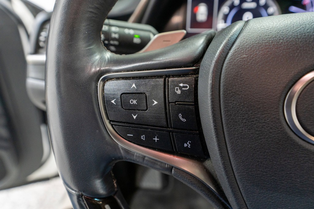 2019 Lexus ES Image 31