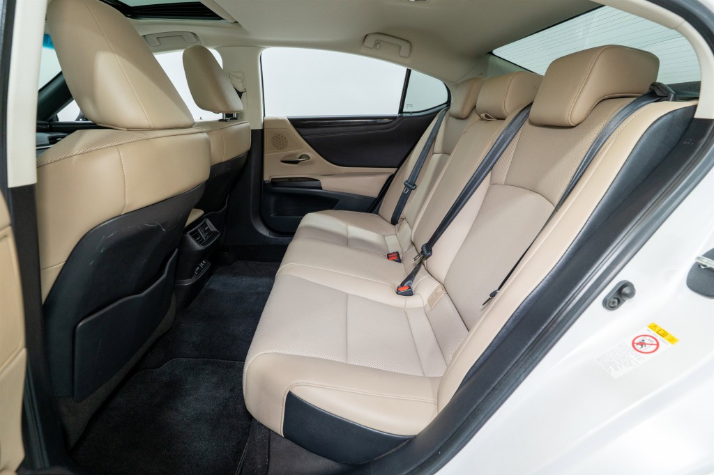 2019 Lexus ES Image 35