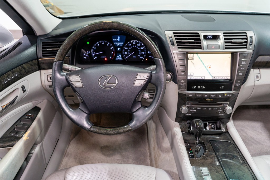 2012 Lexus LS 460 Image 11