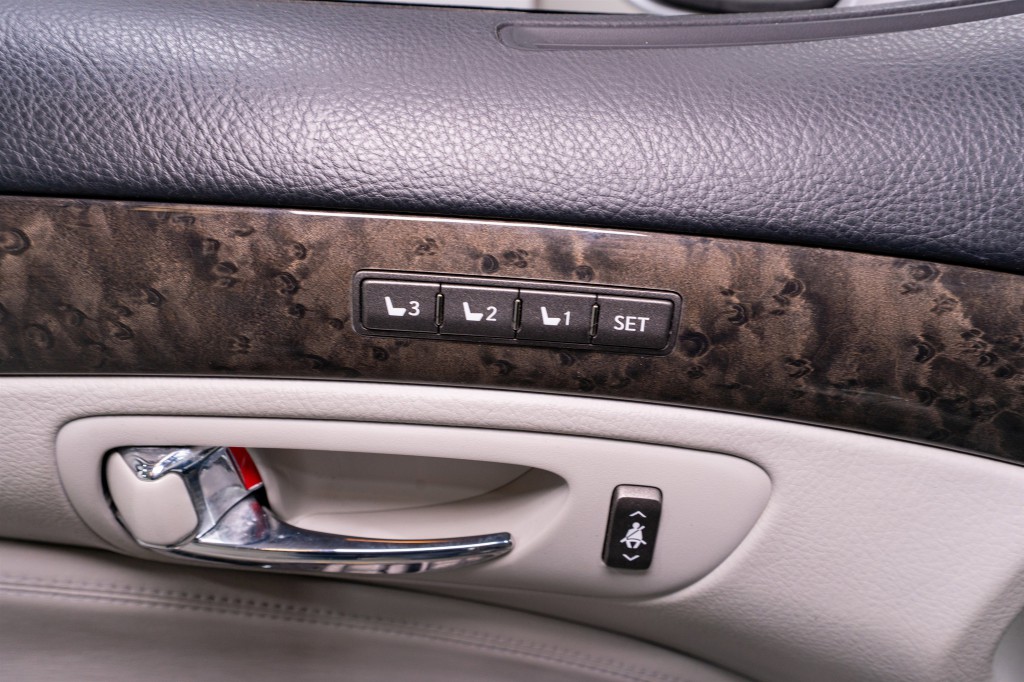 2012 Lexus LS 460 Image 13