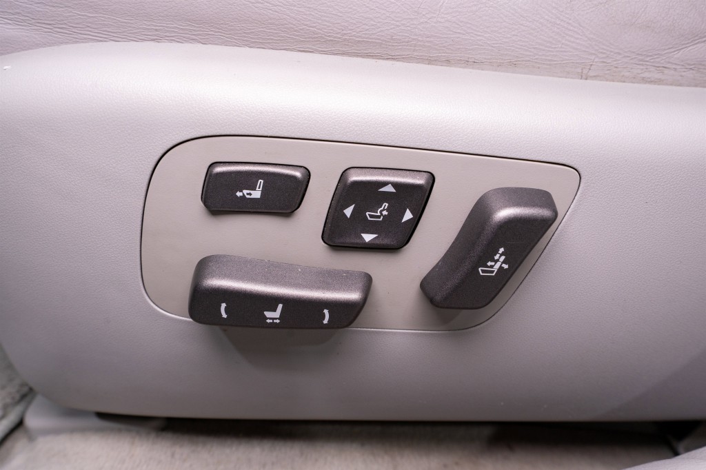 2012 Lexus LS 460 Image 16