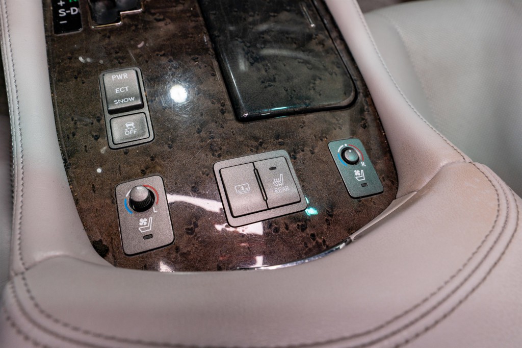 2012 Lexus LS 460 Image 26