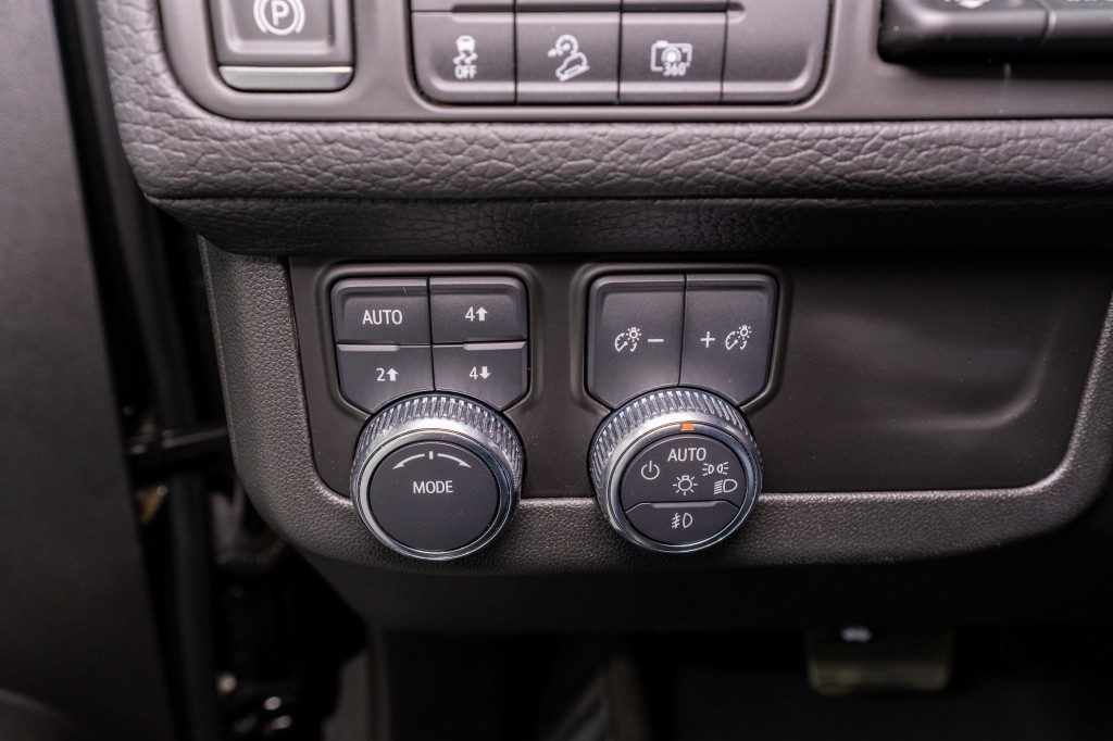 2023 GMC Yukon Image 32