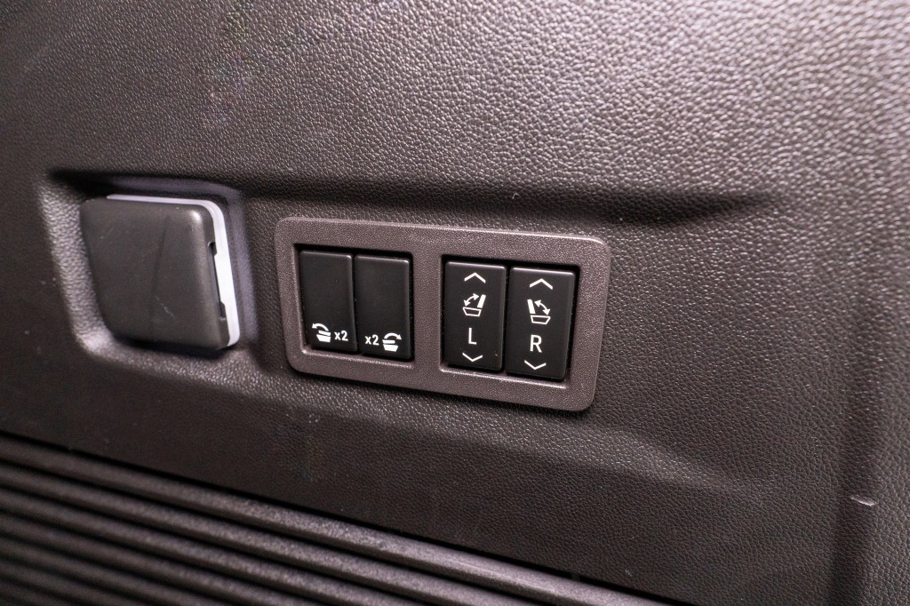 2023 GMC Yukon Image 36