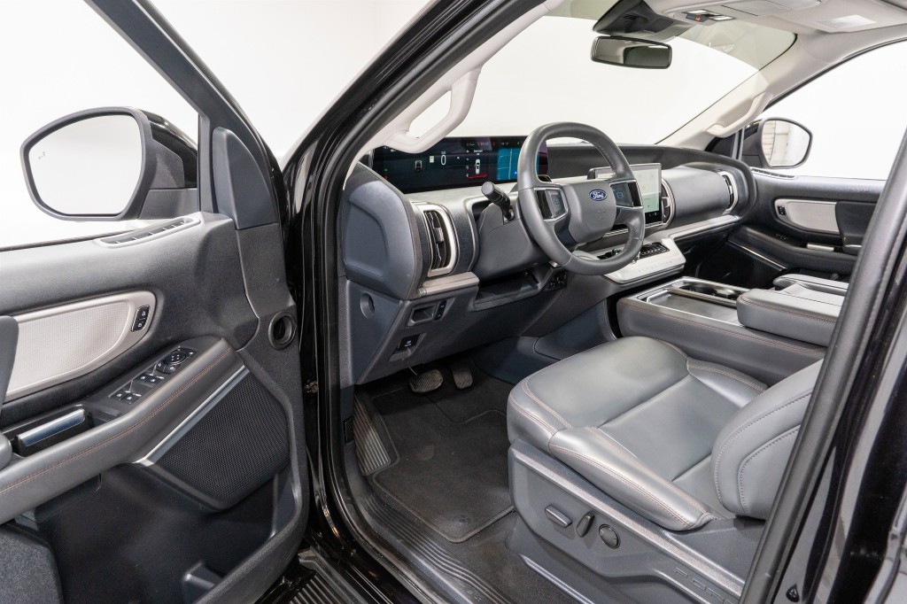 2025 Ford Expedition Image 12