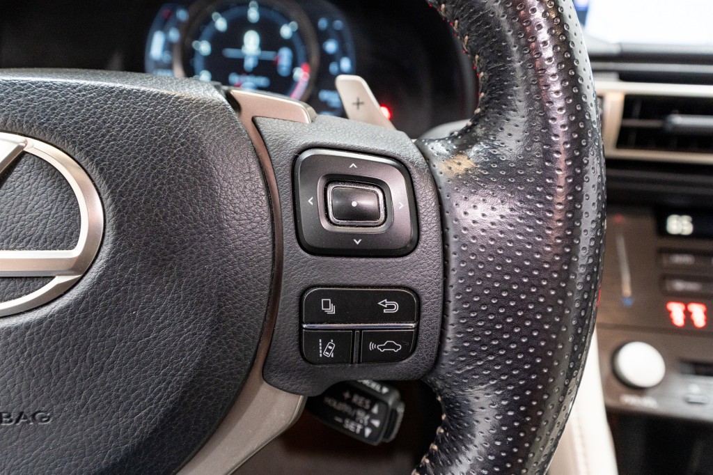 2019 Lexus RC Image 31