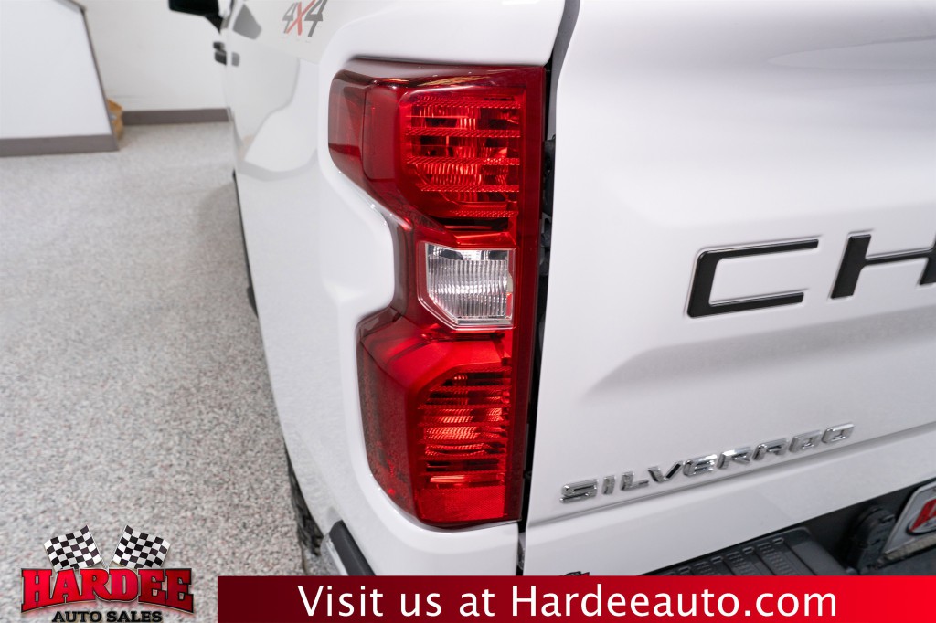 2023 Chevrolet Silverado 1500 Image 9