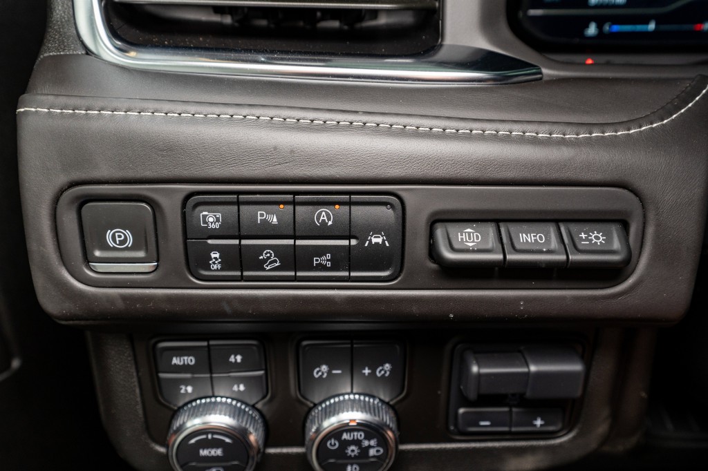 2024 GMC Yukon Image 32