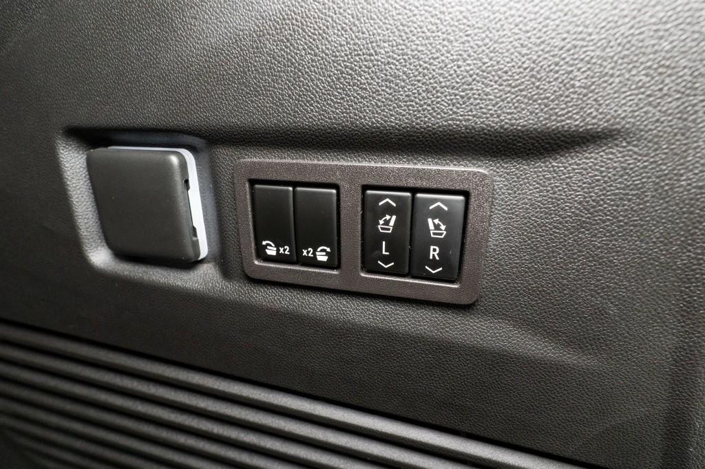 2024 GMC Yukon Image 38