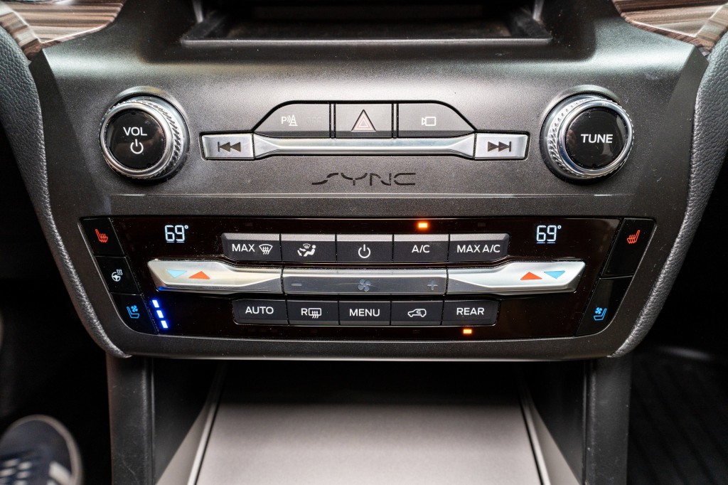 2020 Ford Explorer Image 23