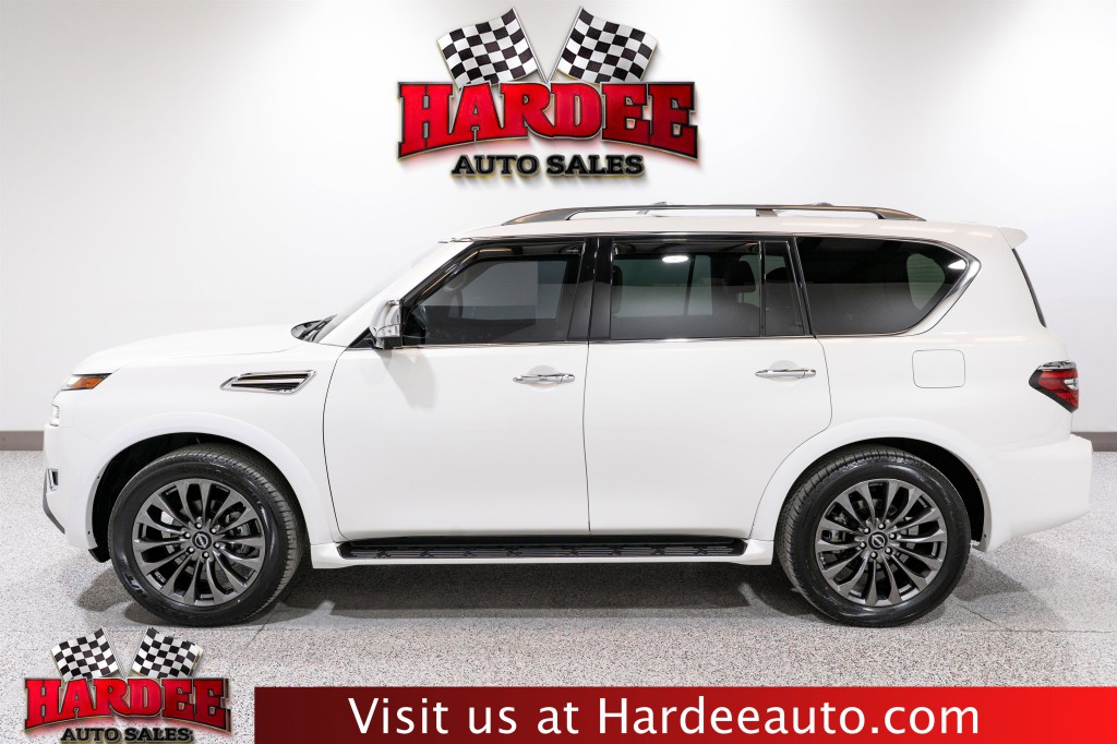 2023 Nissan Armada Image 1