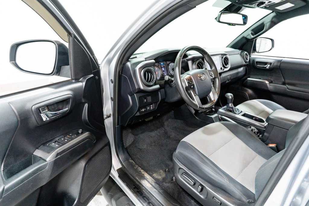 2020 Toyota Tacoma Image 14