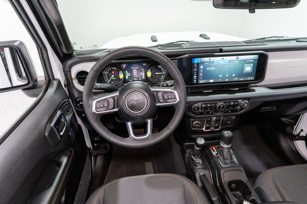 2025 Jeep Wrangler Image 11