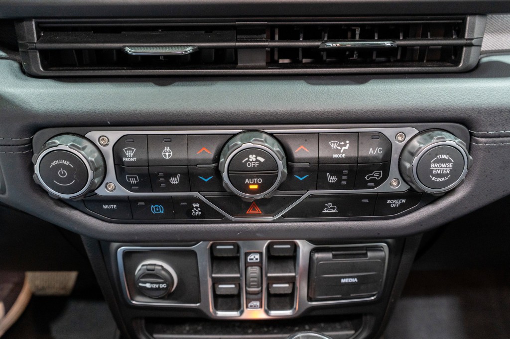 2025 Jeep Wrangler Image 20