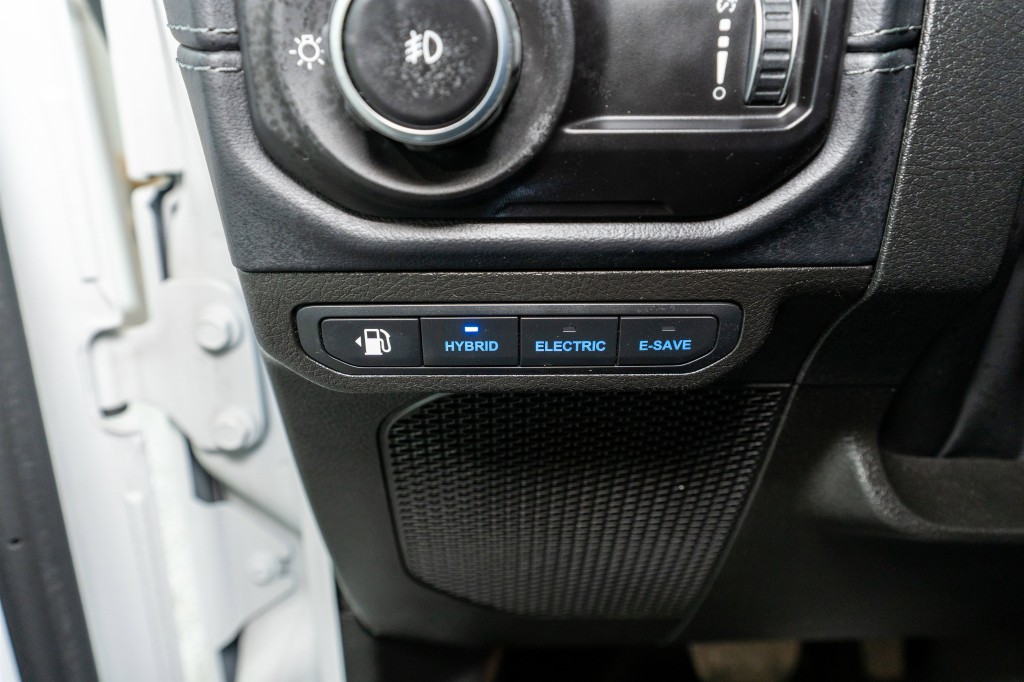 2025 Jeep Wrangler Image 31