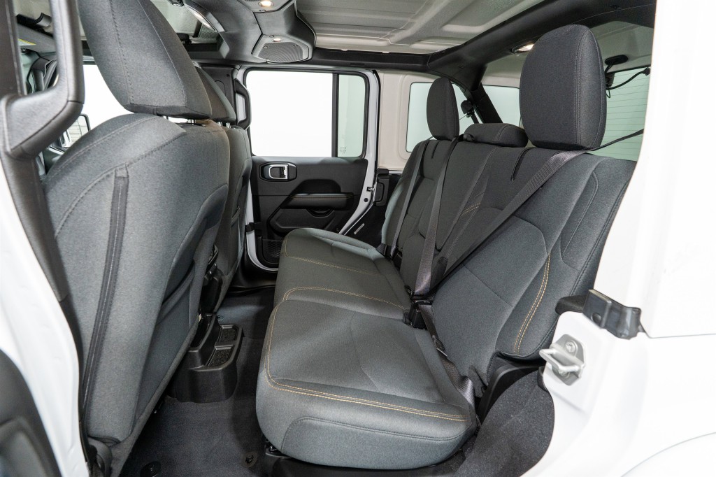 2025 Jeep Wrangler Image 32