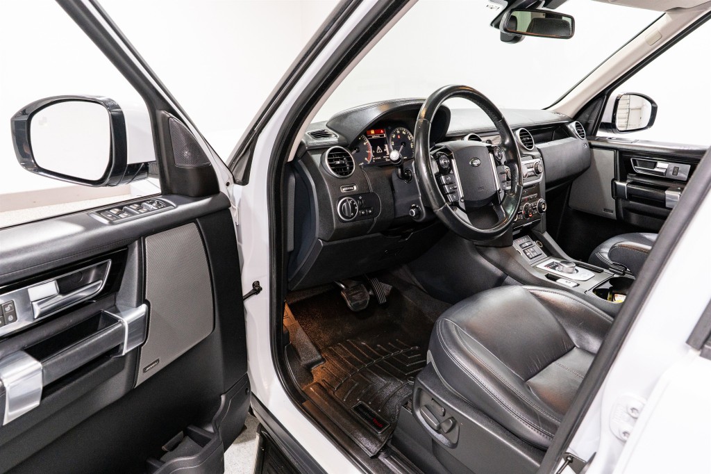 2016 Land Rover LR4 Image 12