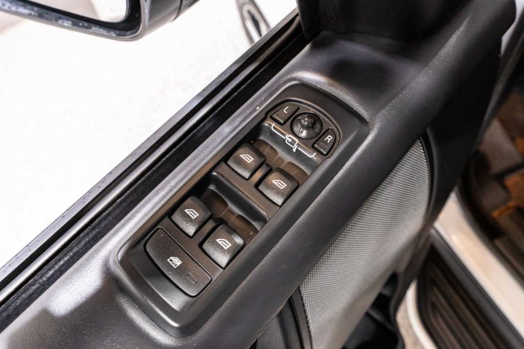 2016 Land Rover LR4 Image 14