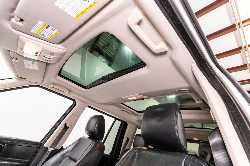2016 Land Rover LR4 Image 18