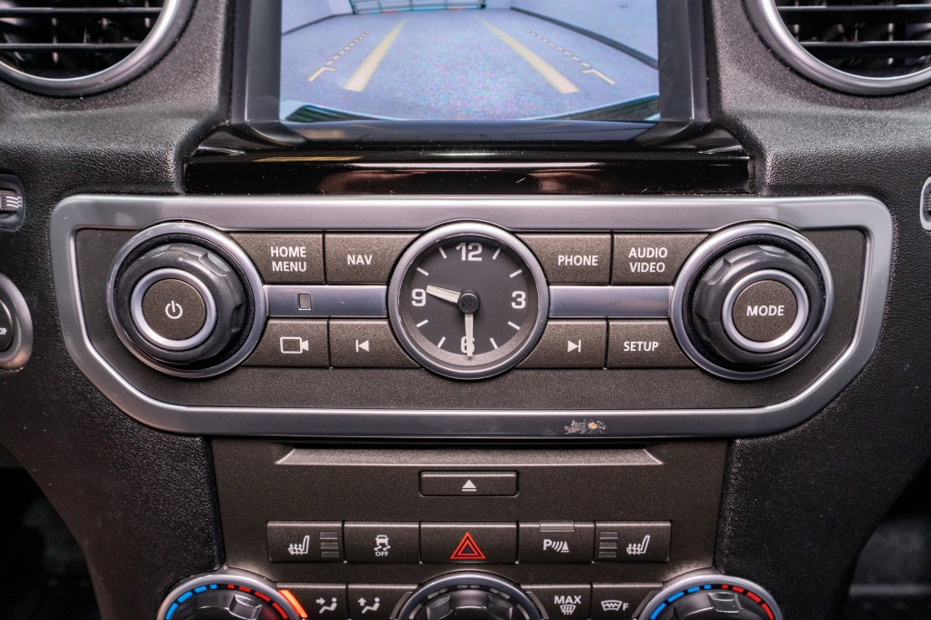 2016 Land Rover LR4 Image 24