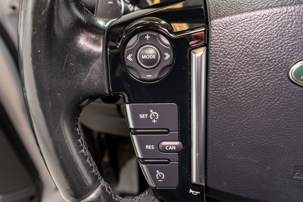 2016 Land Rover LR4 Image 30