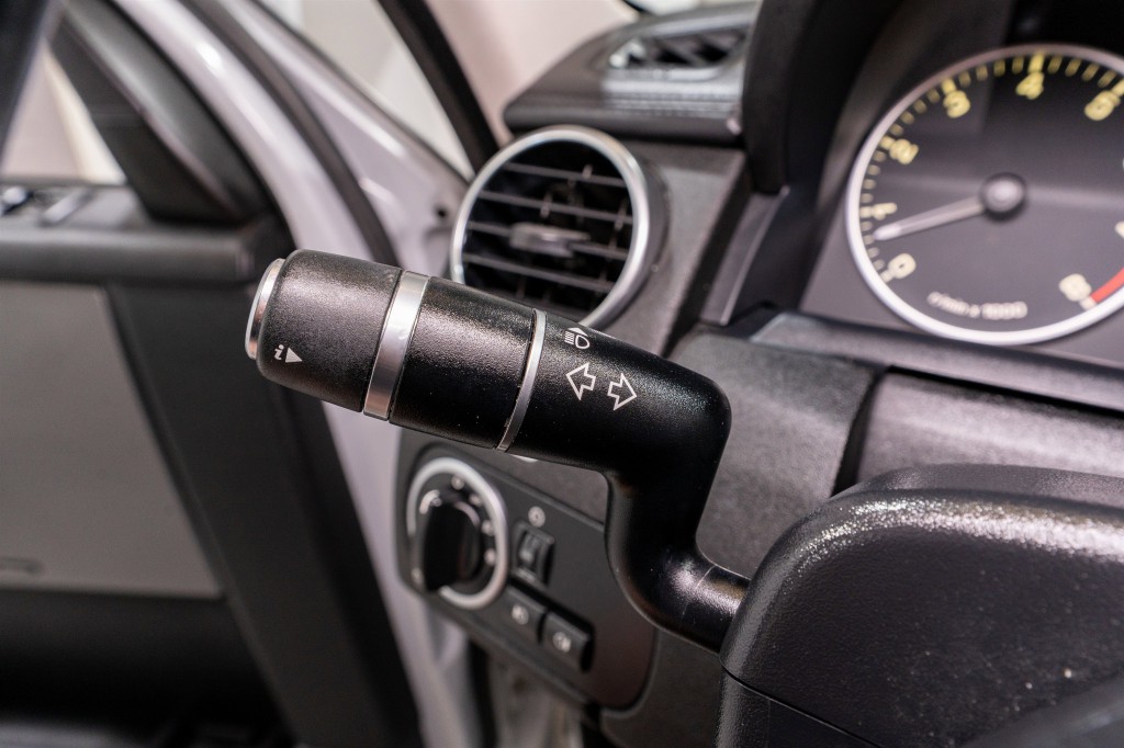 2016 Land Rover LR4 Image 32