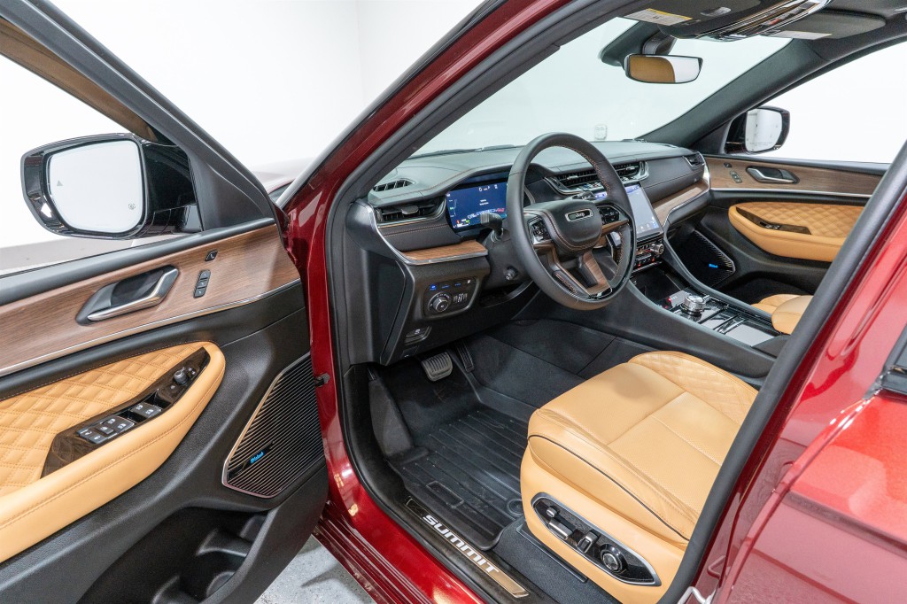 2024 Jeep Grand Cherokee Image 12