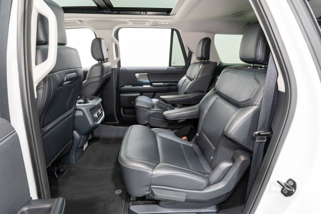 2025 Ford Expedition Image 32