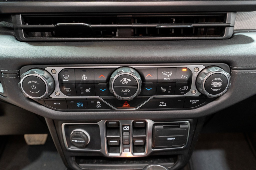 2025 Jeep Wrangler Image 21