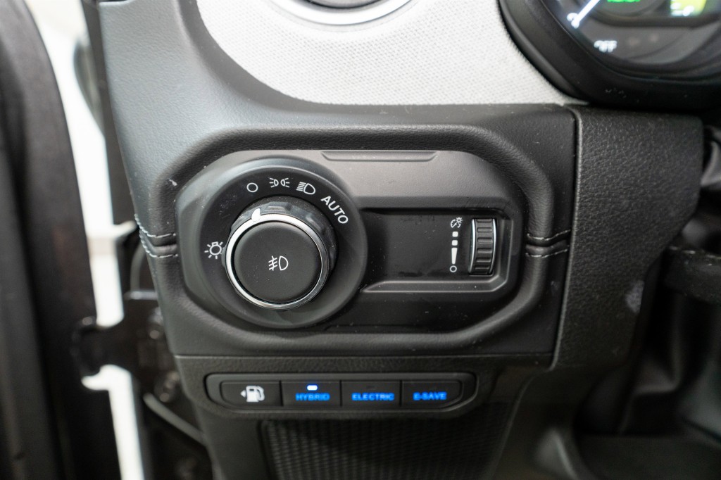 2025 Jeep Wrangler Image 31