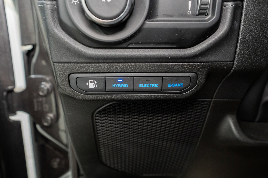 2025 Jeep Wrangler Image 32
